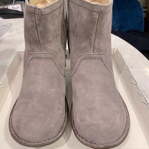 UGG gray suede boots with shearling lining size 8